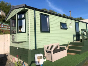 Cosy holiday caravan minutes from the beach